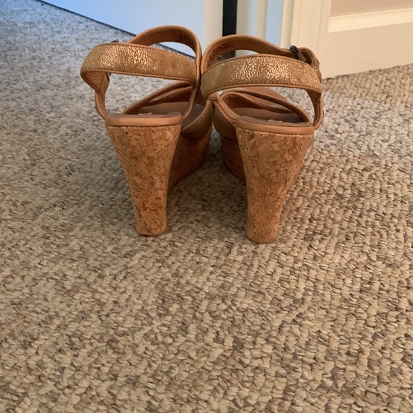 Ugg gold tan leather wedge platform ankle strap sandals 8.5 - Picture 5 of 8